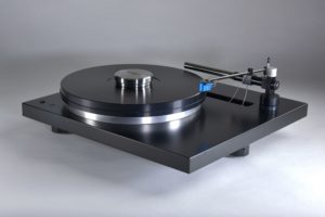 Holbo Mk2 Airbearing Turntable System with Lid in black finish.