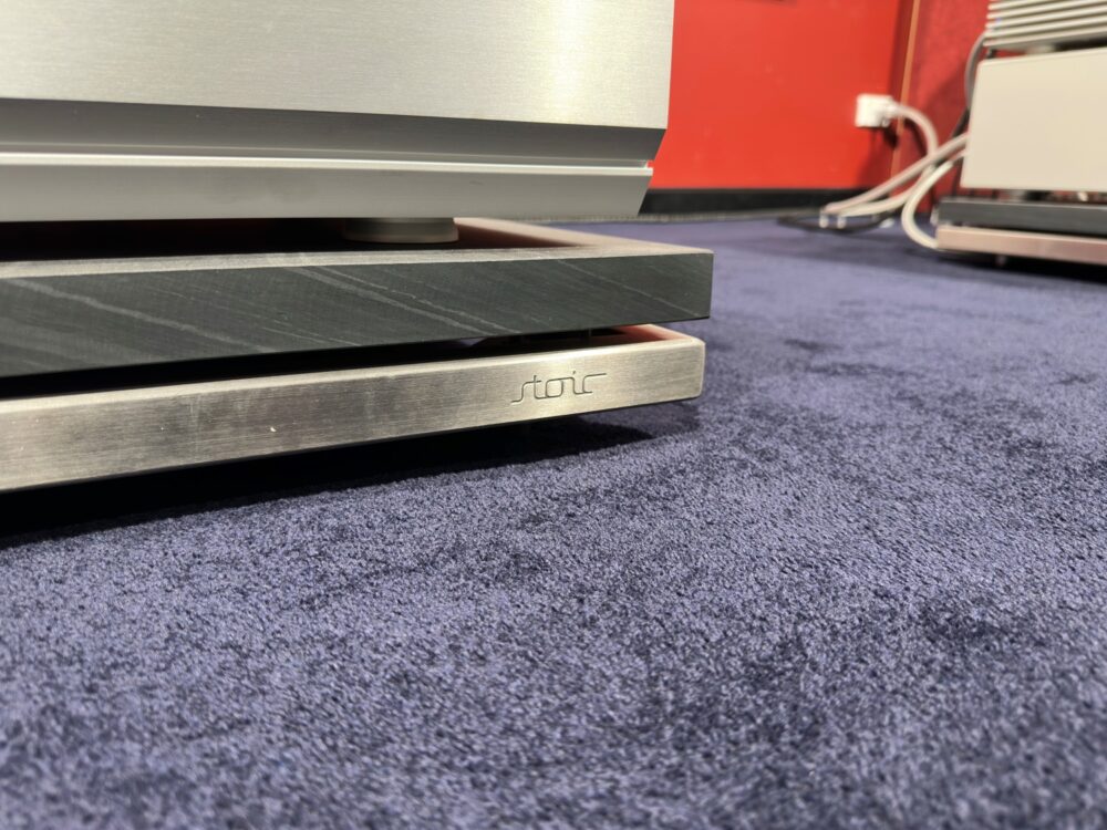 Inakustik STOIC Isolating Amplifier Base at Len Wallis Audio ()