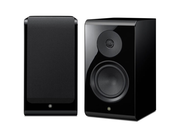 A pciture of the Yamaha NS-800A Bookshelf speakers in the studio