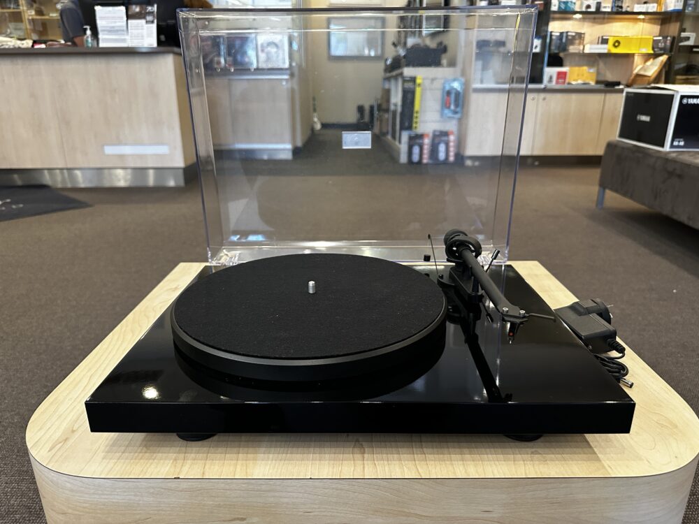 PROJECT Debut Classic DC Turntable with Ortofon OM Cartridge [] $